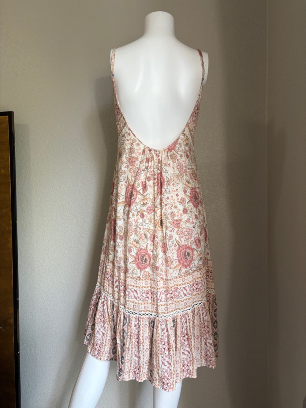 Spell & The Gypsy, Zahara Midi Dress.
Boho, feminine, floral, lightweight xs - Picture 5 of 15